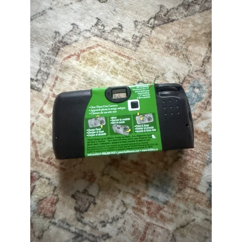 Fujifilm QuickSnap 35mm Single Use Camera w/ Built-in Flash Black/Green
